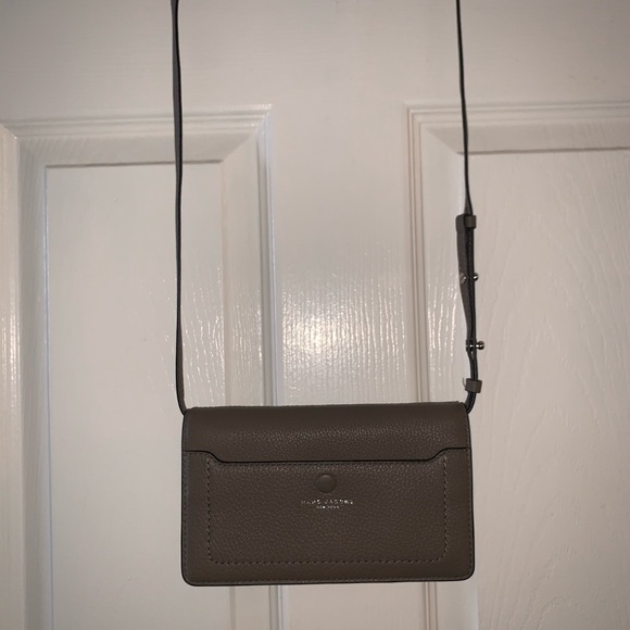 MARC JACOBS Convertible Crossbody/Wallet - Picture 4 of 7